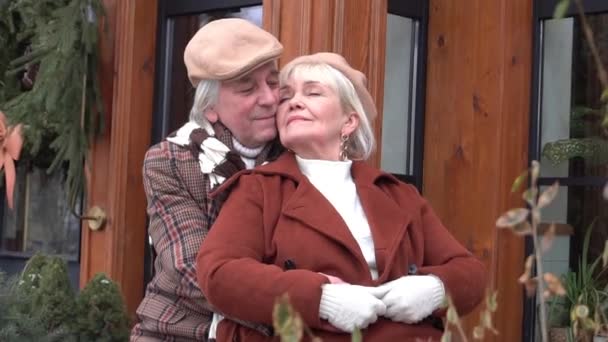 Smiling Middle Age Couple Outdoors Winter — Vídeo de stock
