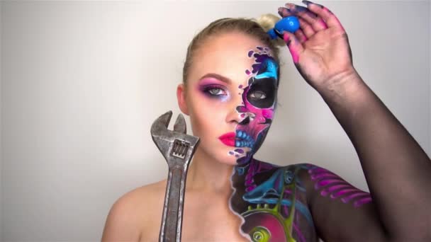Slow Motion Beautiful Scaring Girl Mystical Face Art Hold Screwdriver — Video Stock