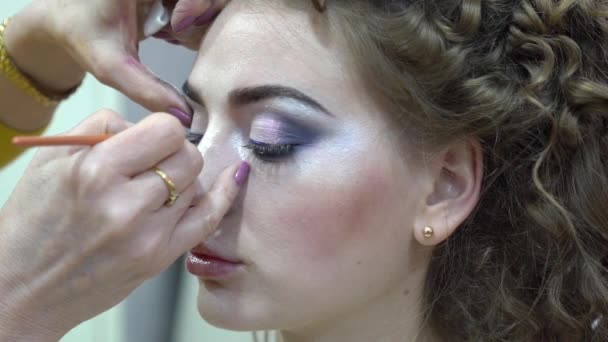 Slow Motion Makeup Artist Preparing Bride Wedding Morning — Αρχείο Βίντεο