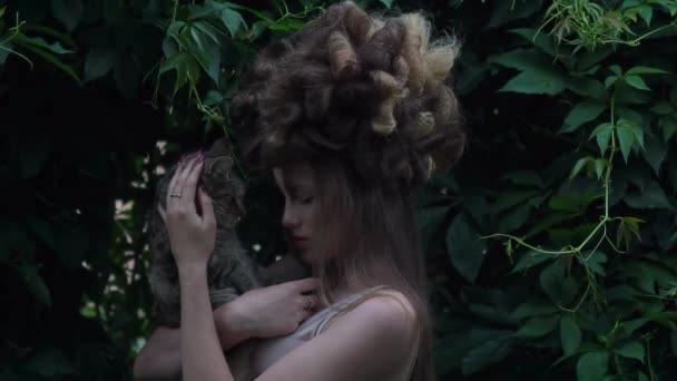 Повільний Рух Містичний Стиль Приголомшливий Ліс Німфом Довге Темне Волосся — стокове відео