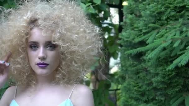 Portrait Young Beautiful Woman Rounded Plants — Stockvideo