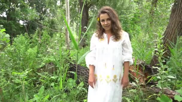 Slow Motion Girl White Dress Enjoy Sunny Summer Day — Vídeo de Stock