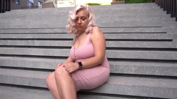 Lovely Sexy Blonde Girl Dress Posing Stairs — Wideo stockowe
