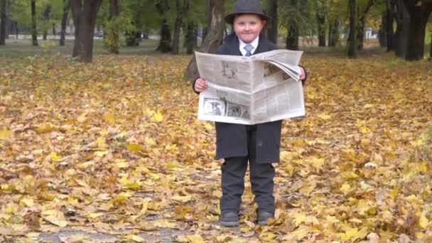 Boy Business Suit Newspaper Autumn Park — Stok video