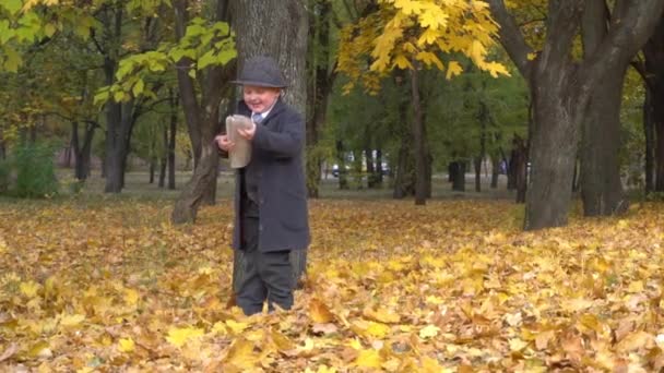 Slow Motion Boy Black Suit Take Newspaper Autumn Park — Stok video