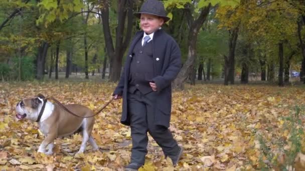 Slow Motion Happy Children Play Dog Bulldog Autumn Forest — Vídeo de Stock