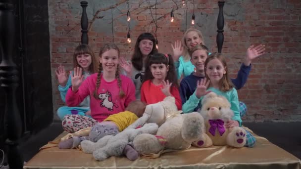 Стоковые Видео Книга Уют ⬇ Скачать Футажи Книга Уют | Depositphotos