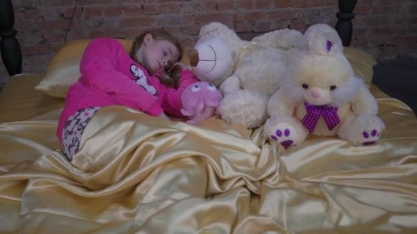 Little Girl Sleeps Sweetly Bed — Stockvideo