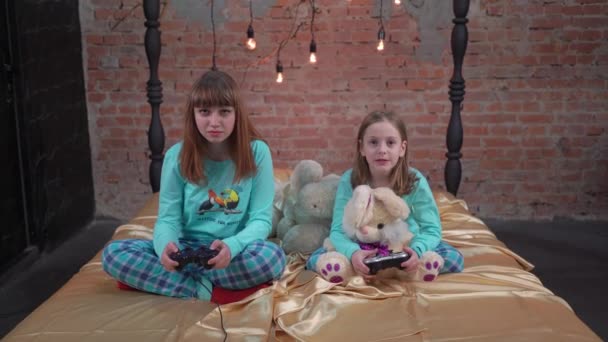 Sisters Spending Time Together Playing Video Game — Wideo stockowe