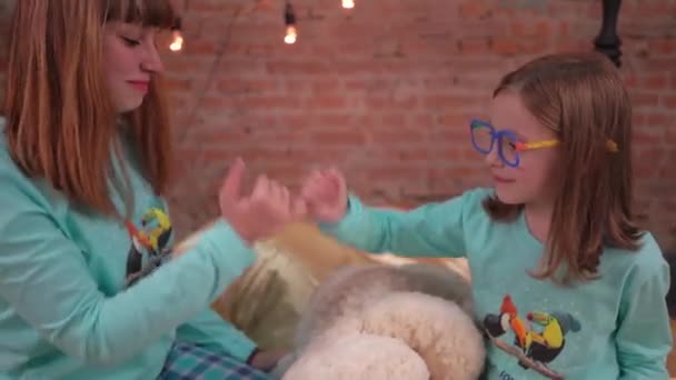 Pinky Promise Adorable Siblings Feeling Happy While Making Promise — Stock videók