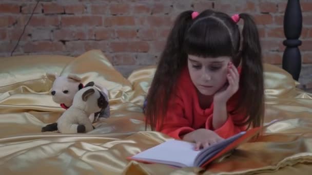 Pretty Girl Lies Bed Reading Book — Stok video