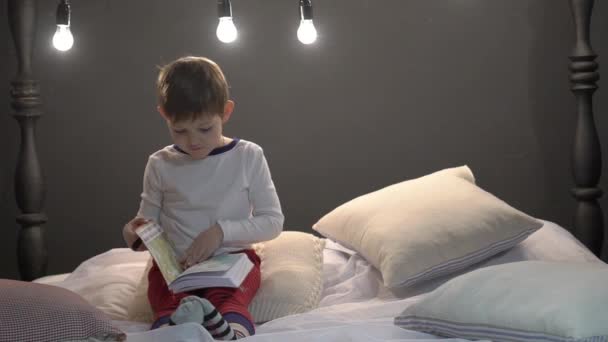 Child Reading Book Bed Kids Read Night Little Boy Fairy — Wideo stockowe