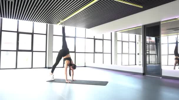 Working Out Home Yoga Studio White Walls — Vídeo de Stock