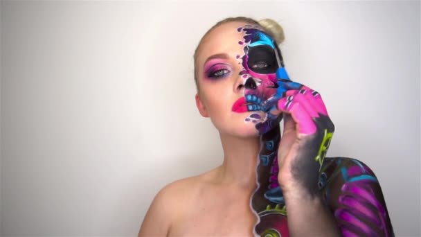 Slow Motion Beautiful Scaring Girl Mystical Face Art Hold Screwdriver — Vídeo de Stock