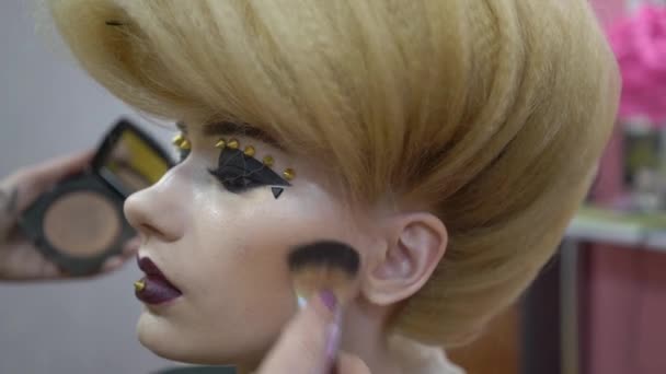 Make Artist Doing Make Girl Salon Beauty Concept Self Care — Stockvideo