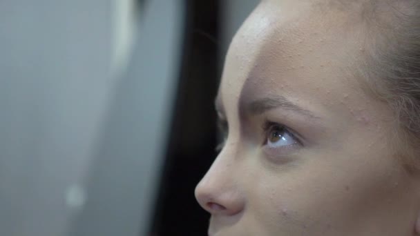 Professional Makeup Artist Working Young Woman Applies Eye Shadow — Vídeos de Stock