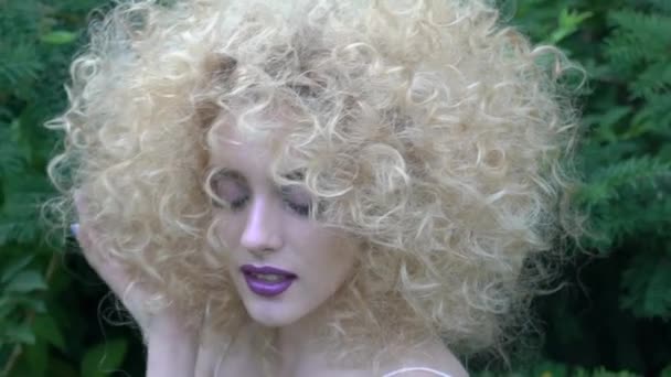 Slow Motion Beautiful Girl Smiling Afro Curly Hair — Stockvideo