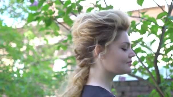 Young Attractive Woman Posing Green Garden — Vídeos de Stock