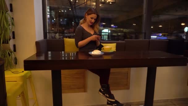 Woman Having Dinner Coffee Shop — Vídeos de Stock