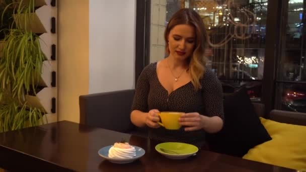 Beautiful Girl Stands Coffee Shop Wooden Table Cup — Video Stock