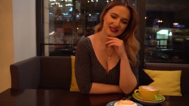 Portrait Young Woman Evening Time Relaxing Sitting Cafe — Stock Video