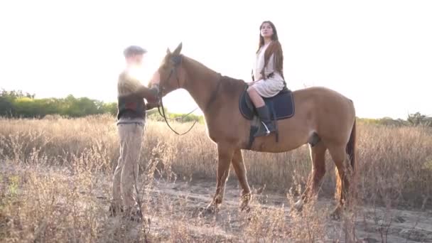 Slow Motion Couple Man Woman Walking Ranch — Stockvideo