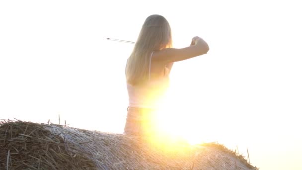 Slow Motion Attractive Woman Playing Violin Outdoors — Stockvideo