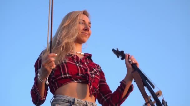 Slow Motion Young Woman Holding Violin Field Summer Evening — Stockvideo