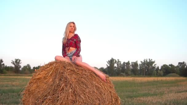 Slow Motion Portrait Stylish Girl Sitting Haystack Field — Stockvideo