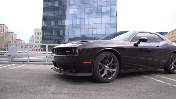 Mustang Ford Ralenti Dans Parking — Video