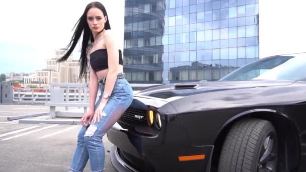 Sexy Alluring Young Girl Dressed Jeans Topic Standing Car — ストック動画
