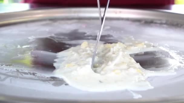 Slow Motion Fried Ice Cream Rolls Freeze Pan Stir Fried — Video Stock