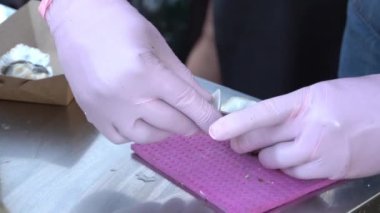 Slow Motion Opening the hollow and flat oysters