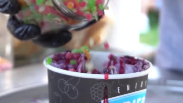 Slow Motion Thai Rolled Ice Cream Strawberry Ice Cream Rolls — Vídeo de stock