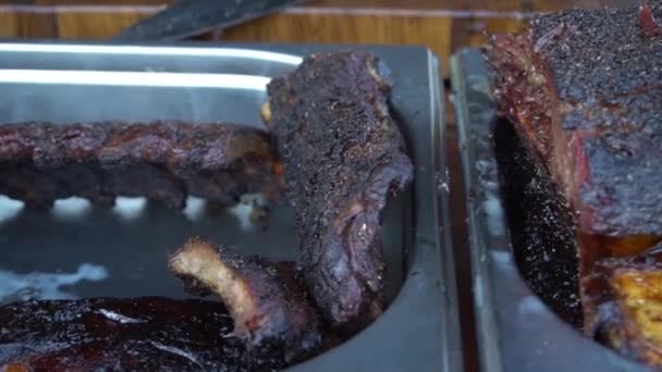 Barbecue Americano Preparazione Costolette Manzo Sulla Griglia Carbone — Video Stock