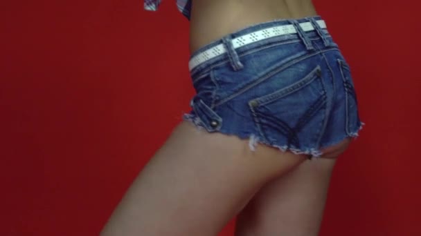 Повільний Рух Сексуальна Дівчина Танцює Twerk Засмагла Жінка Коротких Шортах — стокове відео