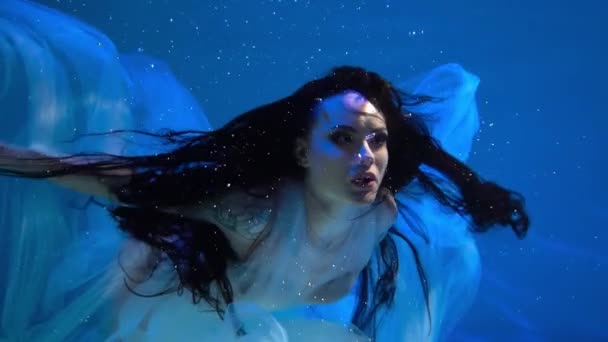 Slow Motion Beautiful Woman Swimming Fancy Dress Underwater — 비디오