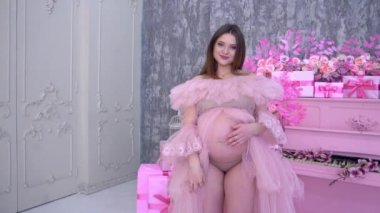 Hamile bir kadının Yavaş Hareket Portresi