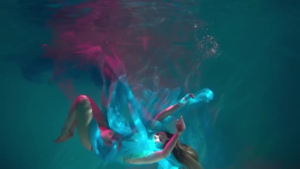Girl Dark Hair White Dress Swims Underwater Flying — Stockvideo