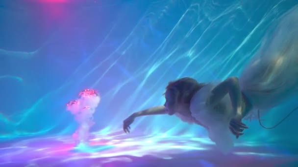 Slow Motion Young Slender Girl Underwater Cloth Inglés Magia Del — Vídeos de Stock