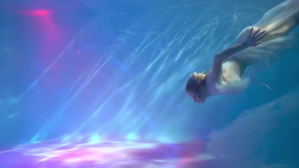 Slow Motion Young Slender Girl Underwater Cloth Inglés Magia Del — Vídeo de stock