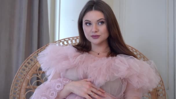 Pregnant Young Girl Wearing Luxury Pink Lingerie Dress Home — ストック動画