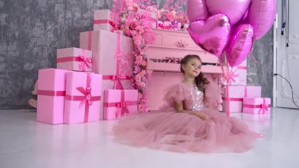Slow Motion Girl Pink Dress Next Piano — Stock Video