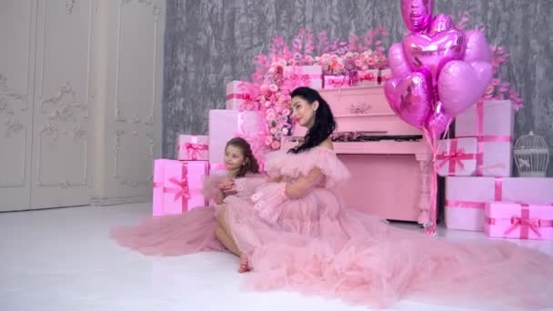 Girl Balloons Mother Dresses Sitting Pink Background — Vídeo de Stock