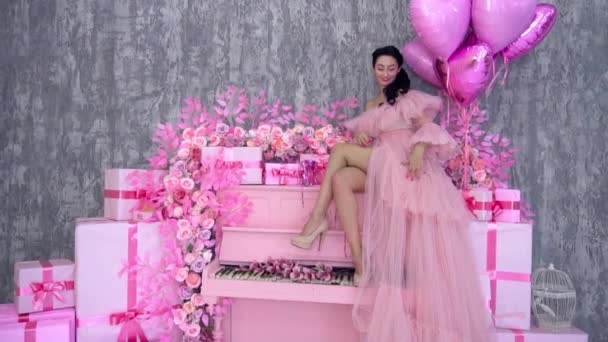 Slow Motion Woman Pink Dress Piano — Stok Video