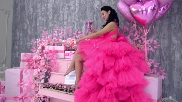 Woman Tulle Dress Pink Balloons Balloon Pink Heart Background — Stockvideo