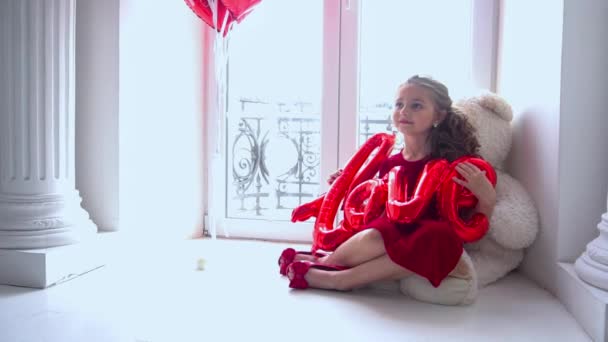 Slow Motion Little Child Girl Red Balloons Inscription Love — Stockvideo