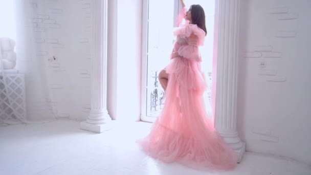 Slow Motion Pregnant Woman Beautiful Pink Magnificent Dress — Stock Video