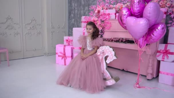 Slow Motion Beautiful Little Girl Pink Grand Piano — Vídeo de Stock