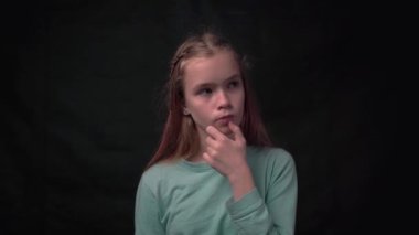 4k portrait of little girl thinking and have an idea holding a speech bubble